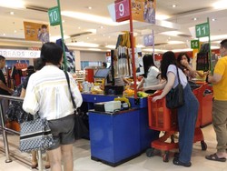 Transmart Full Day Sale! Mi Instan 5 Bungkus Rp 13.000-Chicken Nugget Rp 44.000