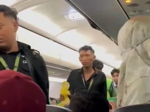 Viral Penumpang Citilink Merokok di Pesawat Berujung Ngaku Salah Viral Penumpang Citilink Merokok di Pesawat Berujung Ngaku Salah