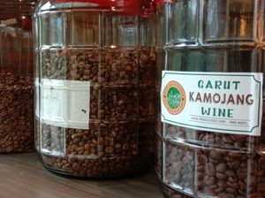 Begini Cara BRI Dukung dan Dampingi Petani Kopi Akar Wangi di Garut