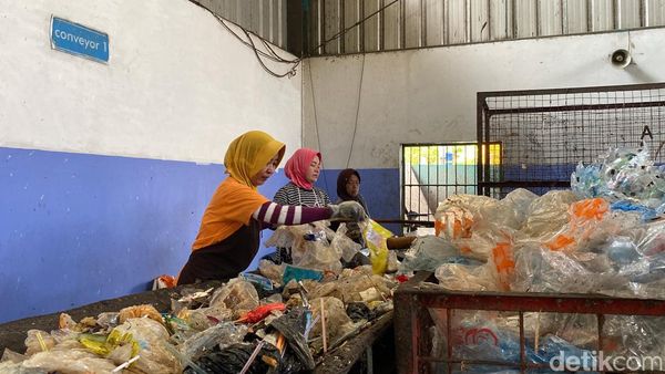 Pusat Daur Ulang Sampah di Surabaya Kelola 7 Ton Sampah Perhari
