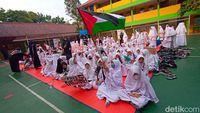 Ratusan Siswa Sekolah Gelar Aksi Peduli Palestina di Bogor