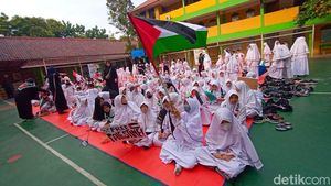 Ratusan Siswa Sekolah Gelar Aksi Peduli Palestina di Bogor