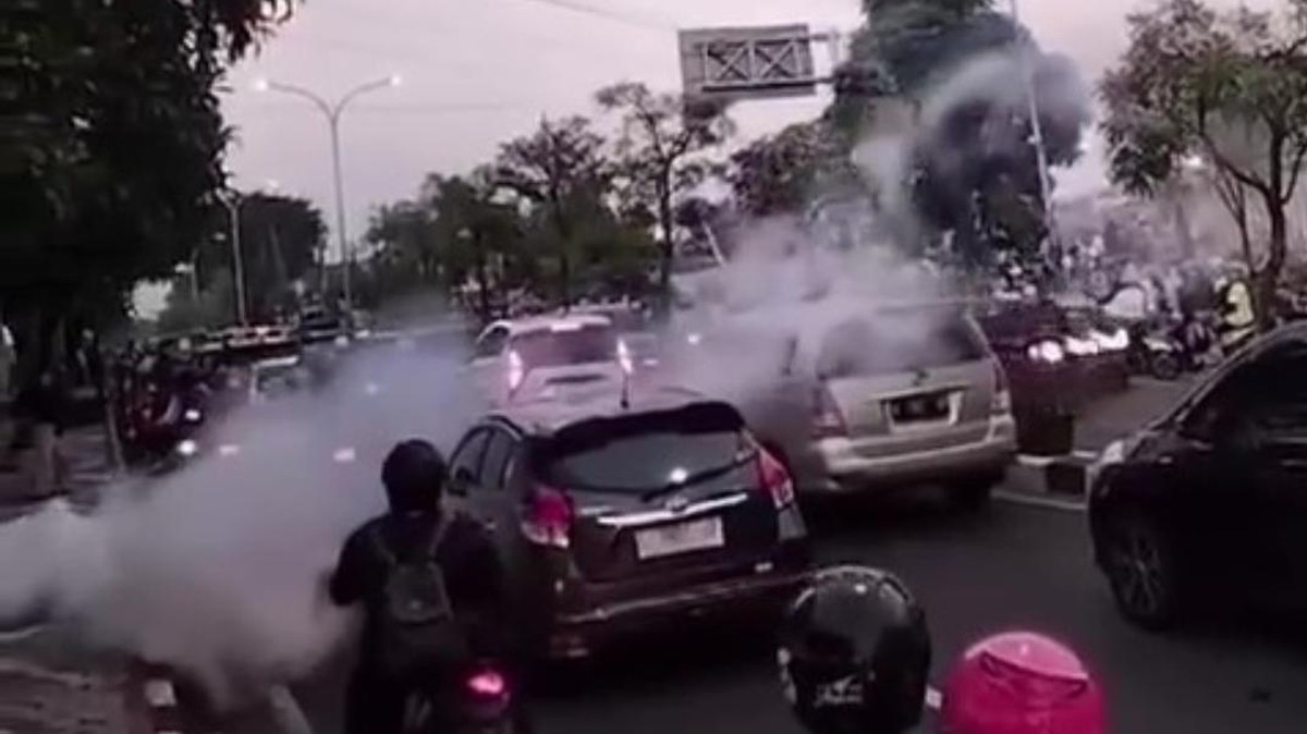 Kericuhan terjadi selepas laga Gresik United vs Deltras Sidoarjo. (Foto: Tangkapan Layar)