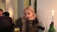 Momen Rose BLACKPINK Jajan Hot Dog dan Pizza