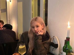 Momen Rose BLACKPINK Jajan Hot Dog dan Pizza