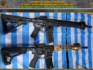 Senpi Milik KKB yang Disita Kostrad di Papua Jenis M4 dan AR-15 Carbine Senpi Milik KKB yang Disita Kostrad di Papua Jenis M4 dan AR-15 Carbine