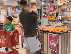 Pelanggan Ini ke Transmart Full Day Sale Borong Produk Makanan