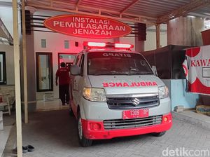 8 dari 11 Jenazah Korban Elf Tertabrak KA di Lumajang Dijemput Keluarga