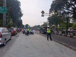 Ada Perbaikan Jalan, Lalin di Jalan S Parman Arah Slipi Macet