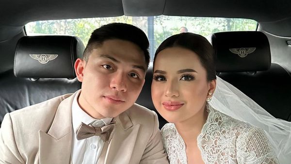 8 Potret Anggi Marito Menikah Dengan Pilot, Cantik Manglingi Bergaun Putih
