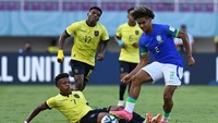 Brasil kembali memimpin. Estevao mencetak gol keduanya untuk mengubah skor menjadi 2-1 di menit ke-71. Dari situasi set-piece di dekat area D, Estevao melakukan tendangan bebas kaki kiri. Bola mengenai pagar hidup Ekuador lalu mengecoh Christhian Loor sebelum masuk ke gawang.
