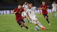 Baru delapan menit laga berjalan, Spanyol sudah unggul lewat Junyent. Skor 1-0.