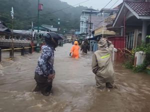 Banjir Landa Anambas dan Natuna, Ratusan Warga Terdampak Banjir Landa Anambas dan Natuna, Ratusan Warga Terdampak