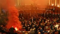 Bom Asap Warnai Sidang Parlemen Albania