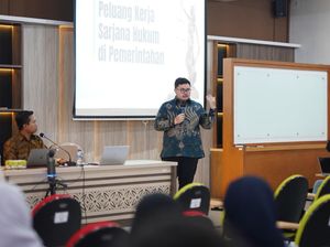 Bupati Kediri Beri 3 Rumus yang Wajib Dimiliki Calon Wisudawan FH UGM