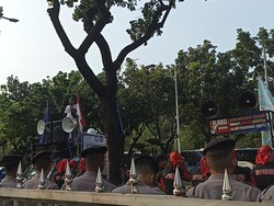 Buruh Demo Balai Kota Jakarta, Tuntut Kenaikan UMP 2024