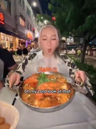 Demi Makan Chili Crab, Selebgram Australia Ini Rela Terbang ke Singapura