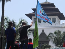 Respon Buruh soal Keputusan Bey Tolak Kepgub Upah Pekerja di Atas 1 Tahun
