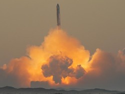 SpaceX Luncurkan 23 Satelit Starlink dengan Roket Falcon 9