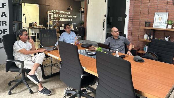 Dua Dewan Pakar TKN Belajar Reformasi Birokrasi ke Alex Denni