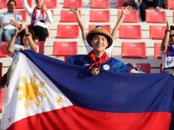 A fan of the Philippines national football team poses with his countrys flag ahead of their 2019 AFC Asian Cup group C match between Kyrgyzstan and Philippines at Maktoum Bin Rashid Al-Maktoum Stadium in Dubai on January 16, 2019. (Photo by AFP)