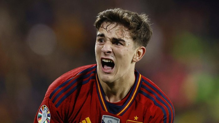 Soccer Football - Euro 2024 Qualifier - Group A - Spain v Georgia - Estadio Jose Zorrilla, Valladolid, Spain - November 19, 2023  Spains Gavi reacts after sustaining an injury REUTERS/Juan Medina