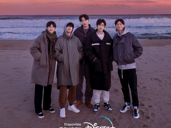 8 Foto Geng Artis Korea Paling Eksis, V BTS Hingga Lisa BLACKPINK