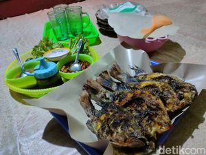 Menikmati Ikan Bakar Terapung di  Waduk Jangari yang Mati Suri