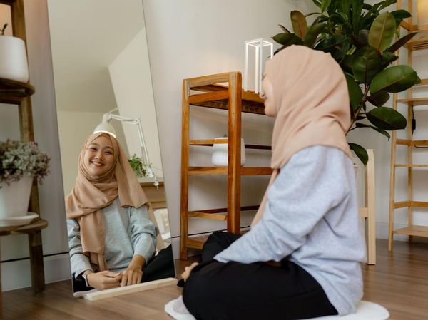 3 Doa yang Bisa Dibaca saat Bercermin