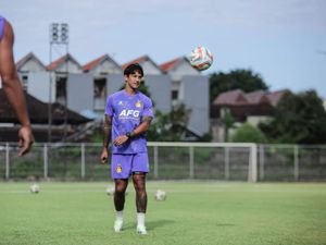 Persik Kediri Resmi Datangkan Irfan Bachdim untuk Putaran Kedua Liga 1 Persik Kediri Resmi Datangkan Irfan Bachdim untuk Putaran Kedua Liga 1