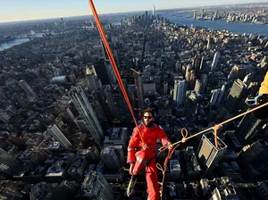 Jared Leto Jadi Orang Pertama dan Legal Panjat Gedung 381 Meter Ini! Jared Leto Jadi Orang Pertama dan Legal Panjat Gedung 381 Meter Ini!