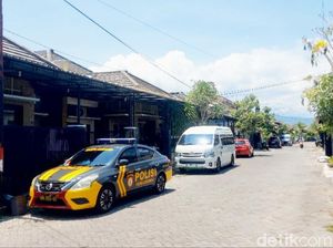 KPK Juga Obok-obok Rumah 2 Tersangka Pihak Swasta Bondowoso KPK Juga Obok-obok Rumah 2 Tersangka Pihak Swasta Bondowoso
