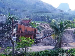 Alam Karawang yang Terkikis Diduga Akibat Tambang Batu Ilegal