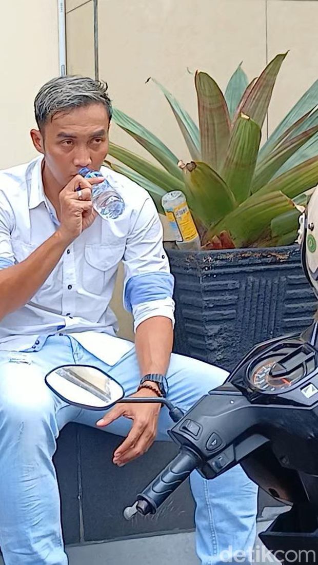 Okie Agustina dan Gunawan Dwi Cahyo saat mendatangi Pengadilan Agama Bogor.