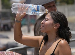 Teriakan Penonton Konser Taylor Swift di Brasil saat Panas Ekstrem: Tolong, Air...