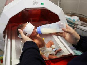 31 Bayi Prematur Dievakuasi Saat RS Al Shifa Gaza Jadi Zona Kematian 31 Bayi Prematur Dievakuasi Saat RS Al Shifa Gaza Jadi Zona Kematian
