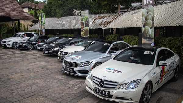 Potret Keseruan Saat Komunitas Mercedes Benz Berkumpul