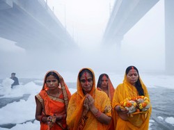 Sungai Suci di India Jadi Beracun, Penuh Busa dan Limbah