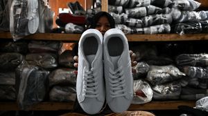 Bikin Sepatu Ukuran Jumbo, UMKM Tangsel Ini Kantongi Omzet Rp 8 Juta/Bulan