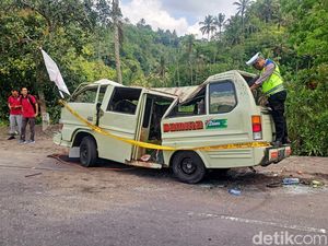 Fakta Baru Minibus Maut Tewaskan 6 Orang di Karangasem: Penumpang Overload Fakta Baru Minibus Maut Tewaskan 6 Orang di Karangasem: Penumpang Overload