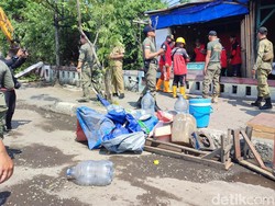 Disebut Biang Kerok Banjir, Bangunan Liar Kaligawe Semarang Dibongkar