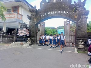 Guru SMP Negeri 2 Kuta Jambak Siswa: Saya Hanya Tegakkan Aturan Sekolah Guru SMP Negeri 2 Kuta Jambak Siswa: Saya Hanya Tegakkan Aturan Sekolah