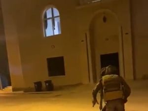 Viral Video Tentara Israel Lempar Granat di Masjid saat Azan Subuh