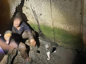 Pria Diduga Begal Ngumpet di Selokan, Rupanya Mau Transaksi Narkoba Pria Diduga Begal Ngumpet di Selokan, Rupanya Mau Transaksi Narkoba