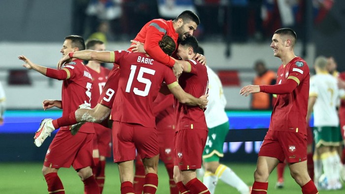 Soccer Football - Euro 2024 Qualifier - Group G - Serbia v Bulgaria - Stadion Dubocica, Leskovac, Serbia - November 19, 2023 Serbias Srjdan Babic celebrates with teammates after the match REUTERS/Zorana Jevtic
