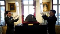 Topi Napoleon Bonaparte Terjual Rp 32,5 M dalam Lelang, Begini Potretnya