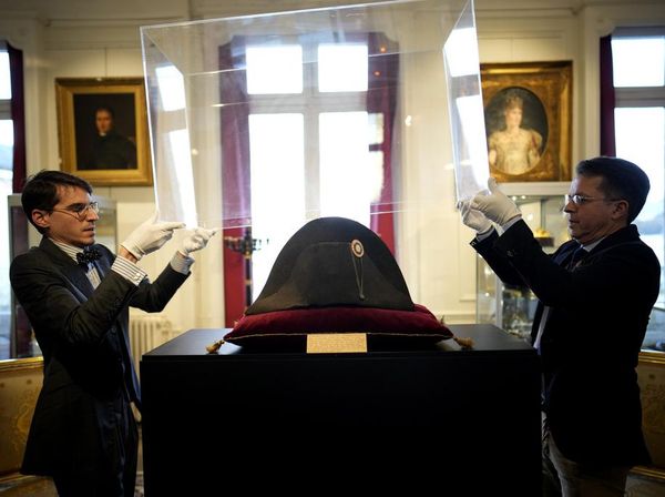 Topi Napoleon Bonaparte Terjual Rp 32,5 M dalam Lelang, Begini Potretnya