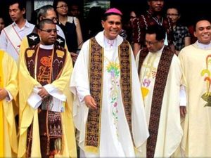 Profil Uskup Agung Ende Mgr. Vincentius Sensi Potokota yang Wafat Profil Uskup Agung Ende Mgr. Vincentius Sensi Potokota yang Wafat
