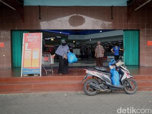 Mal Tertua di Purwokerto Dinyatakan Pailit, Warga Serbu Diskon Cuci Gudang