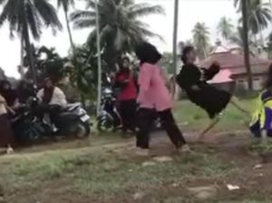 Heboh Siswi SMP di Pesisir Selatan Dikeroyok Teman Heboh Siswi SMP di Pesisir Selatan Dikeroyok Teman